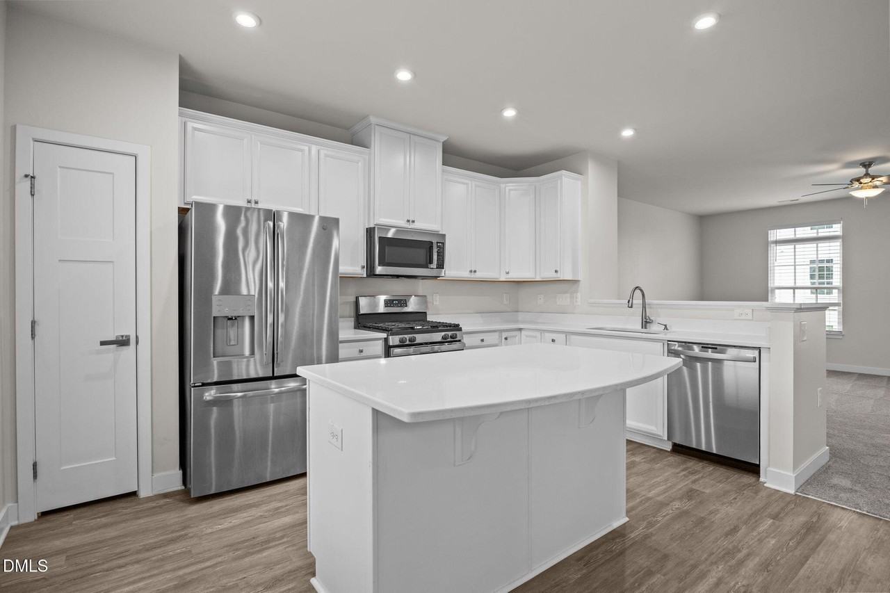 945 Anthem Ln - Photo 4 of 50