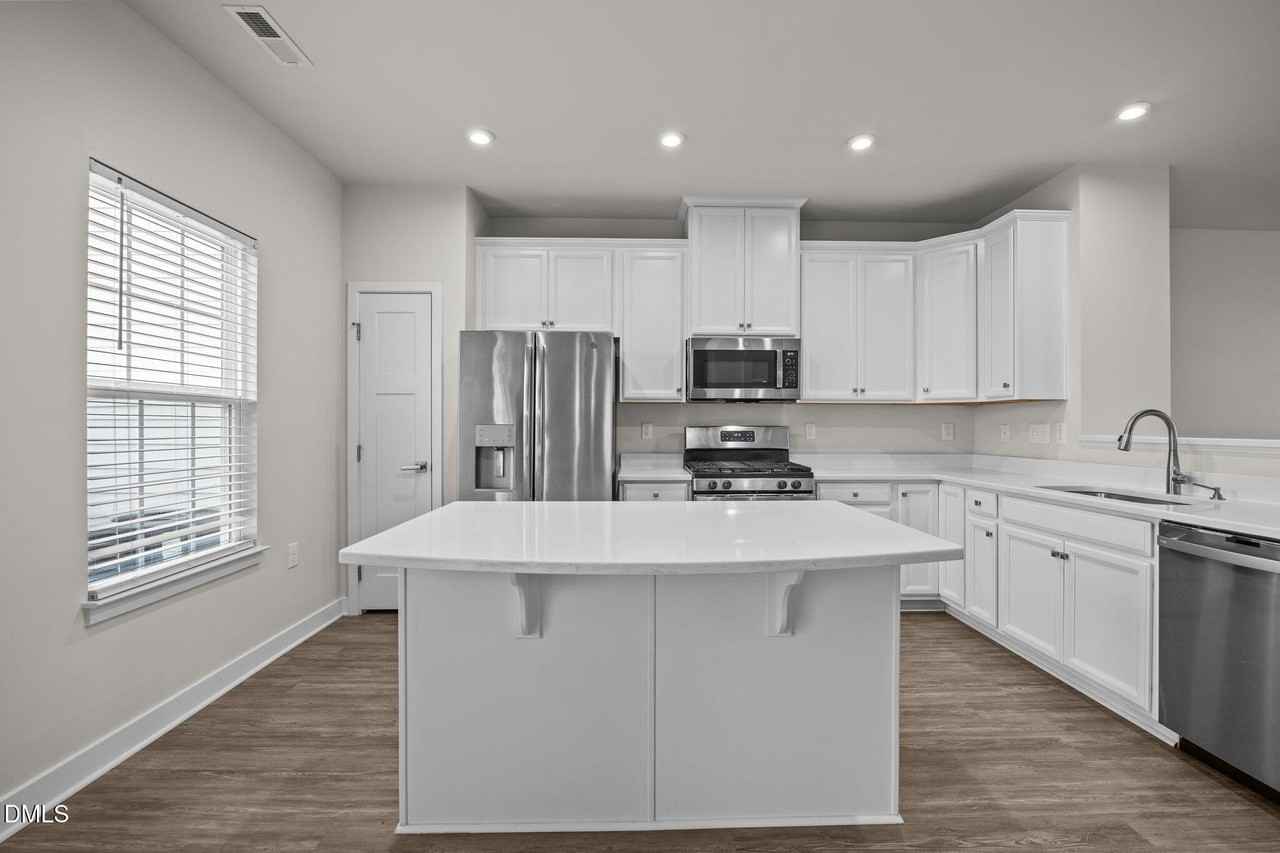 945 Anthem Ln - Photo 5 of 50