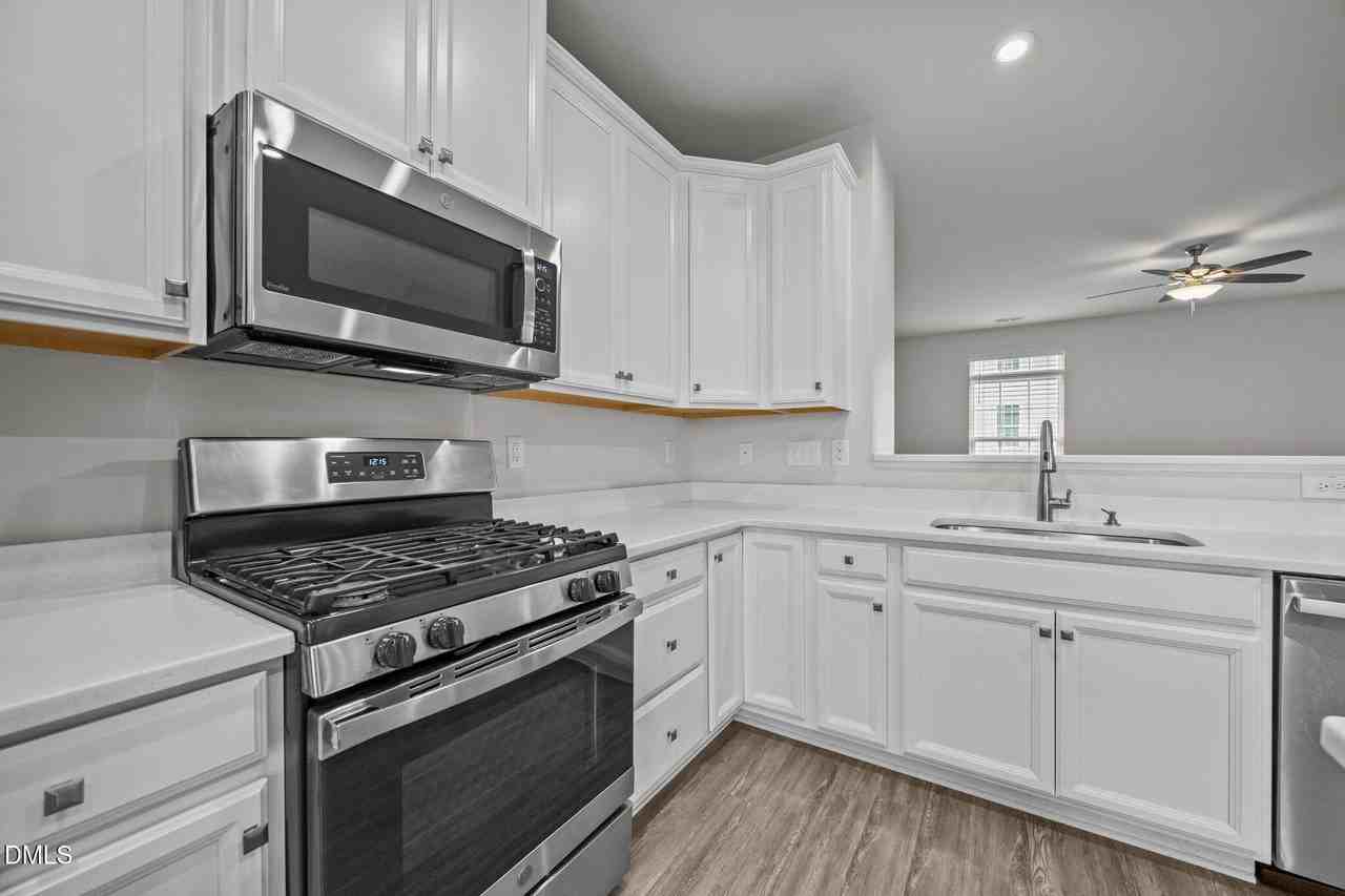 945 Anthem Ln - Photo 7 of 50