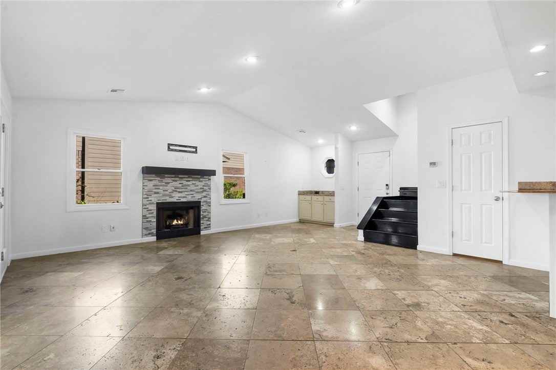 29 La Quinta Court - Photo 4 of 28