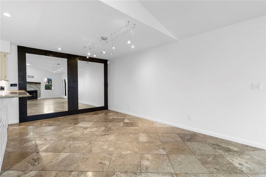 29 La Quinta Court - Photo 6 of 28