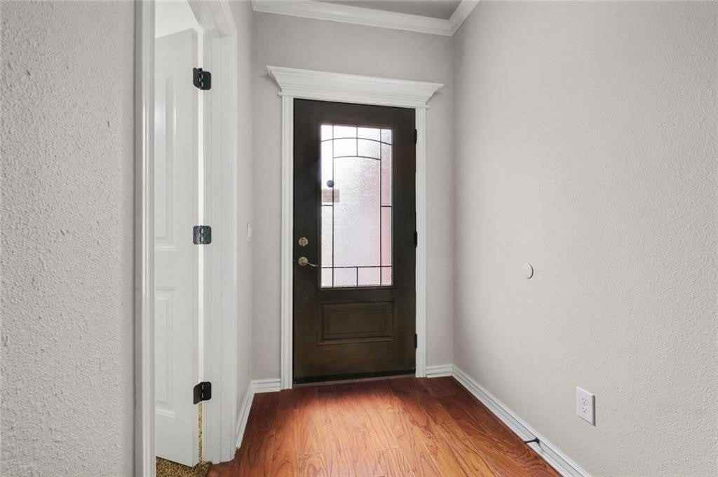 904 Sw Caprington St - Photo 3 of 33