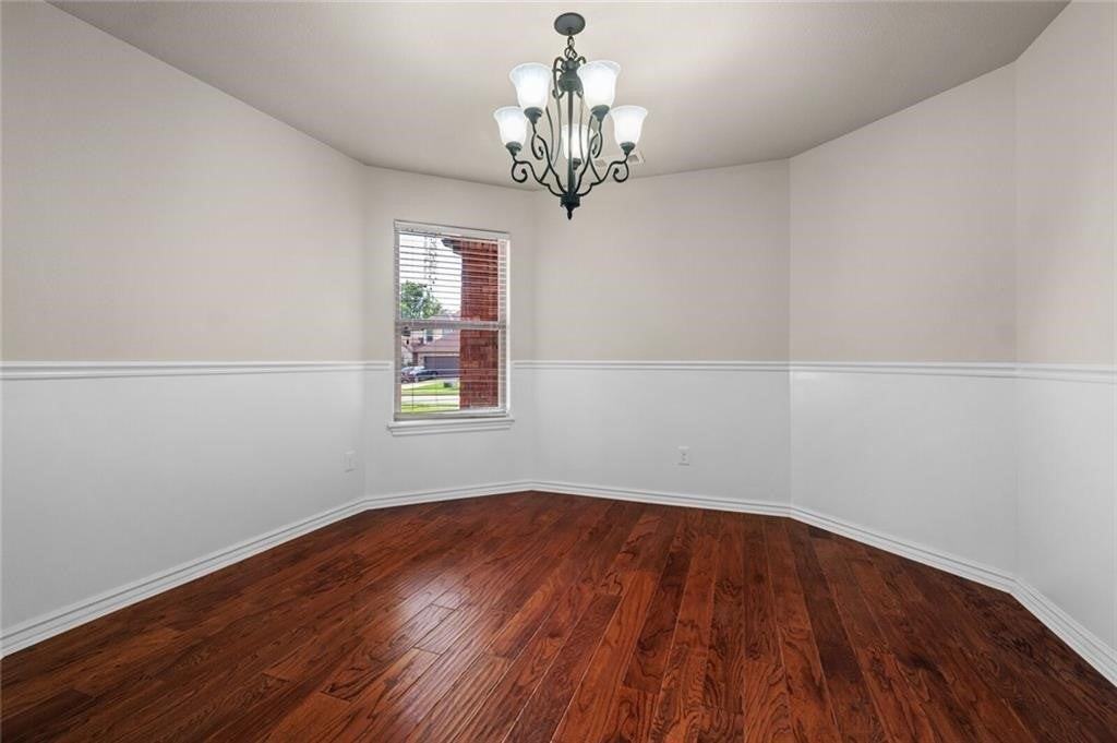 904 Sw Caprington St - Photo 6 of 33