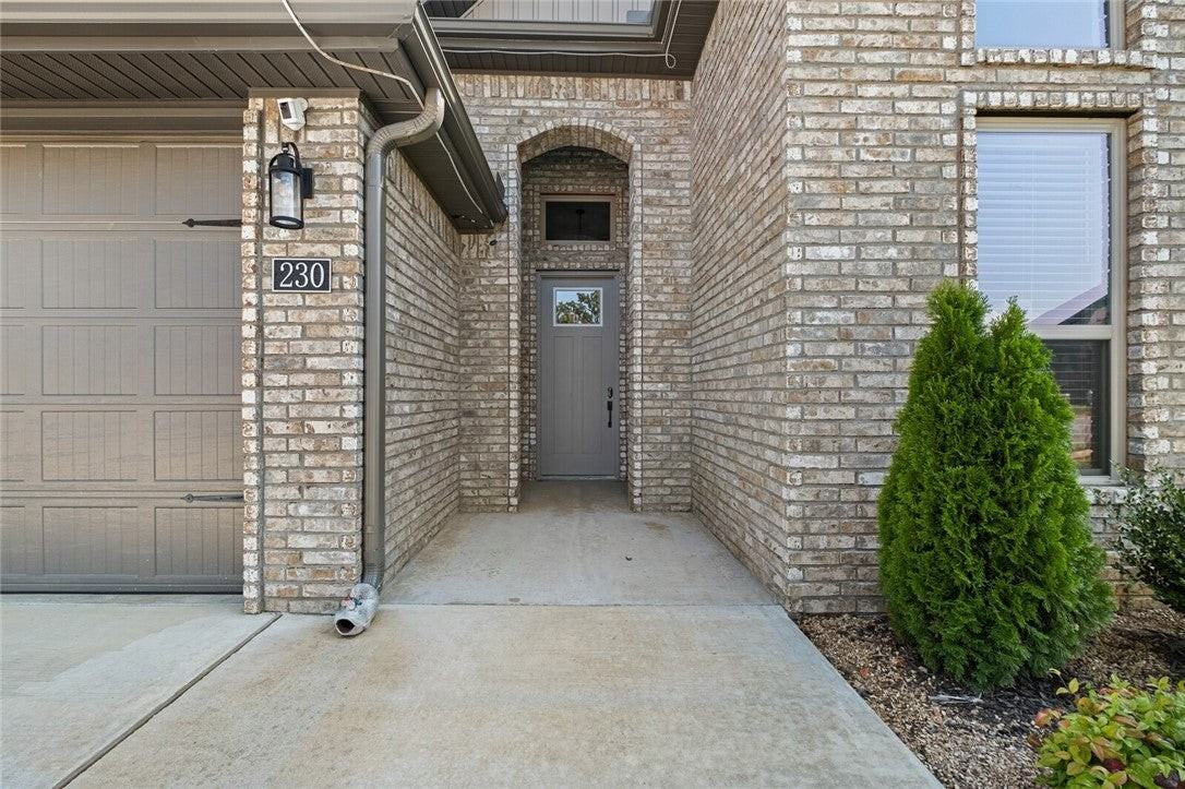 230 Bequette Ln - Photo 4 of 34