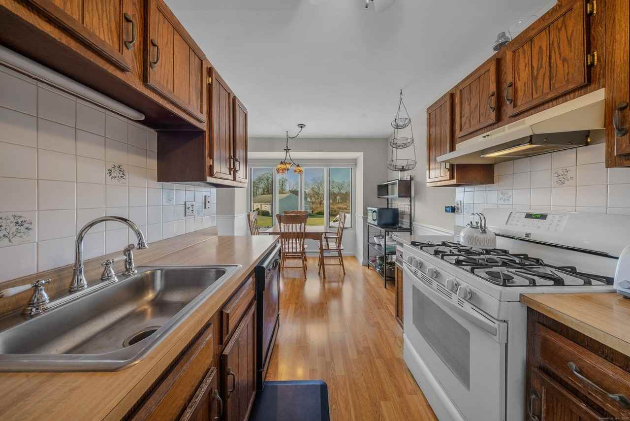 83 Carriage Drive #83 - Photo 7 of 33