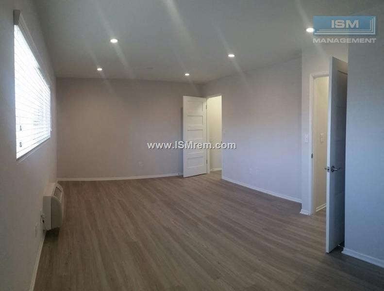 Tiara Apartments - Photo 7 of 23