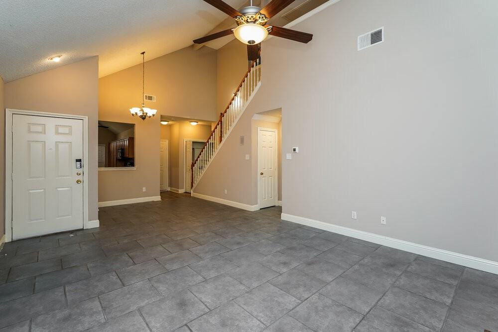 952 Azalia Dr - Photo 5 of 17