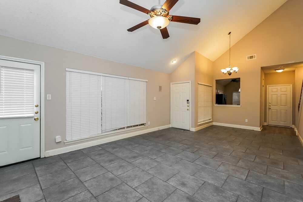 952 Azalia Dr - Photo 6 of 17