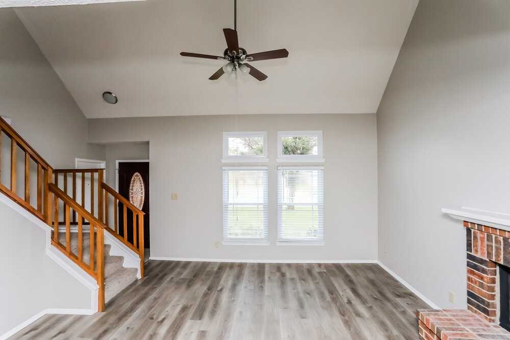 702 Ponderosa Dr - Photo 4 of 17