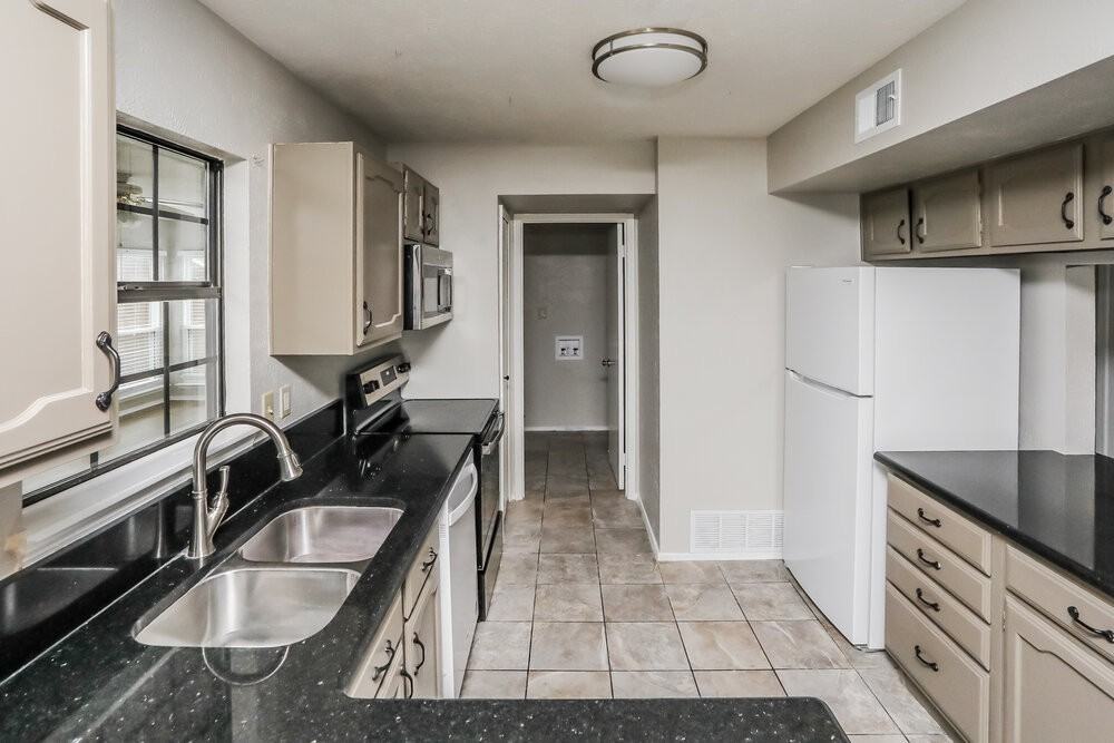 702 Ponderosa Dr - Photo 7 of 17