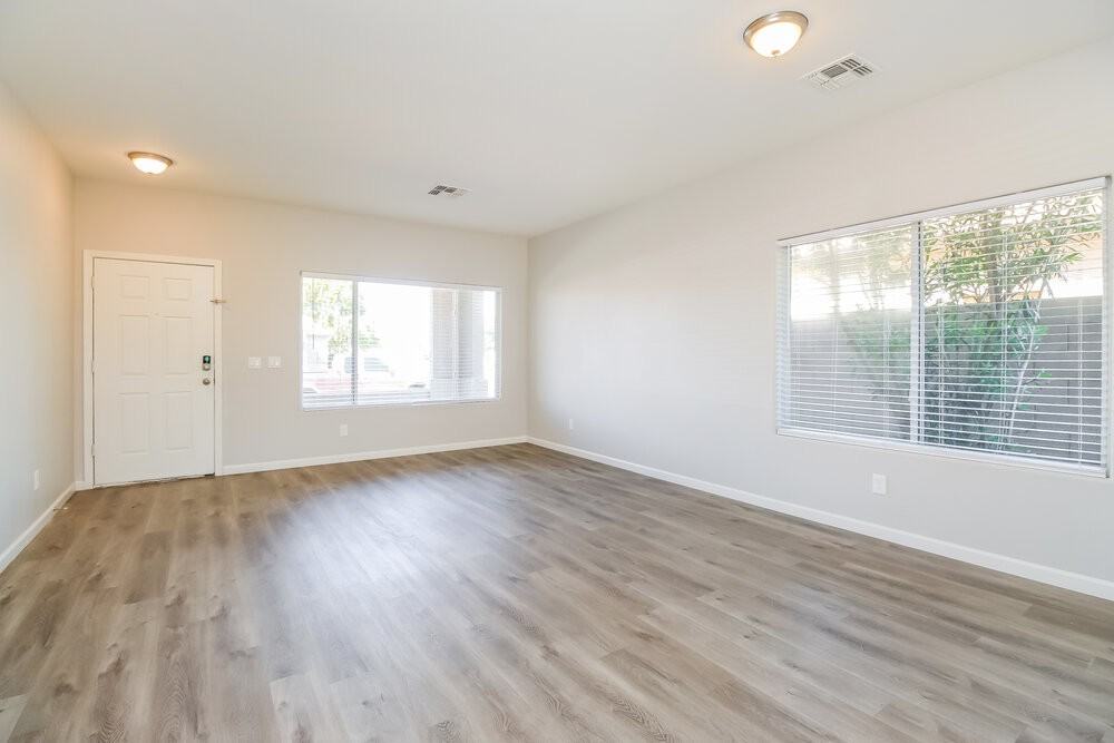 11559 West Buchanan Street - Photo 5 of 17