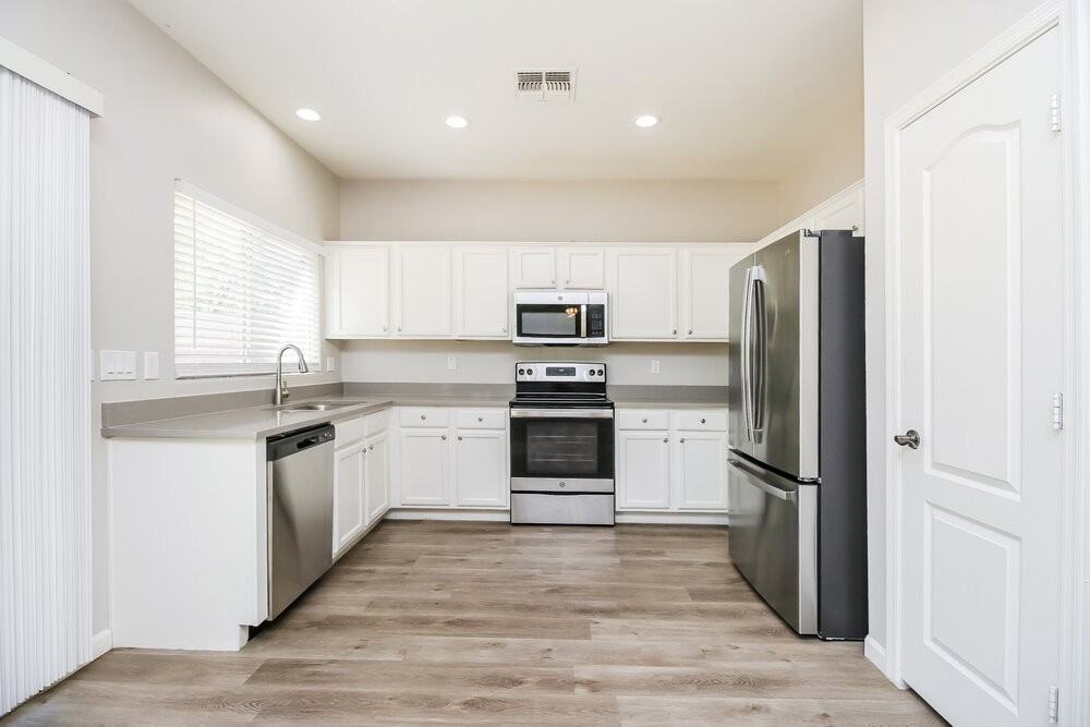 11559 West Buchanan Street - Photo 7 of 17