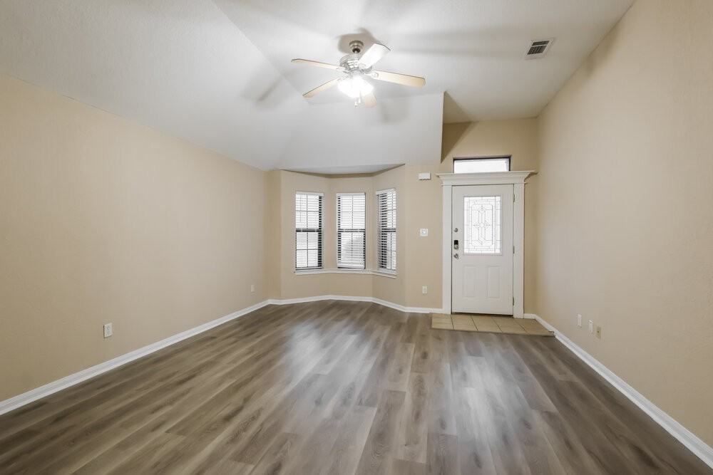 131 Golfview Dr - Photo 3 of 16