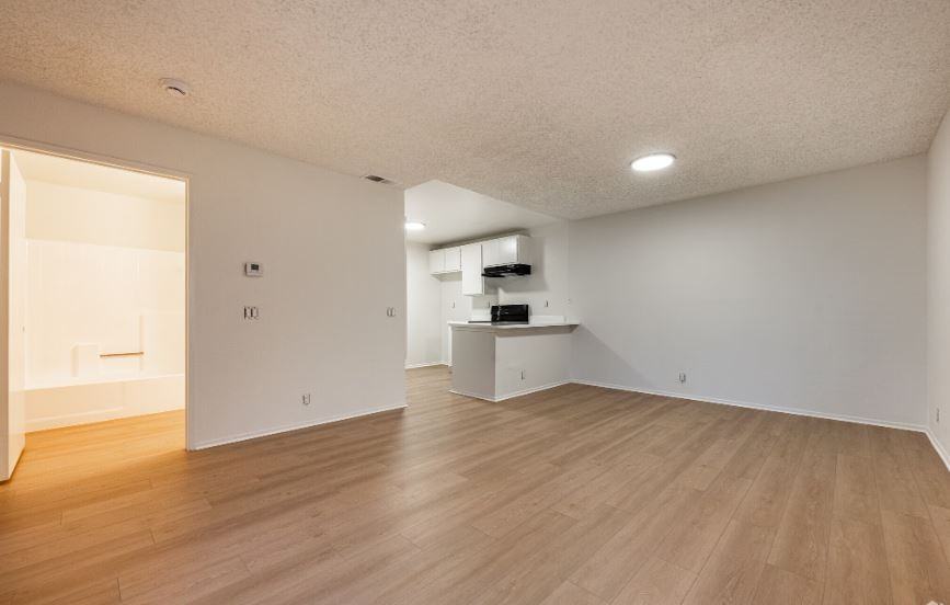 601 North East End Ave - Photo 5 of 14