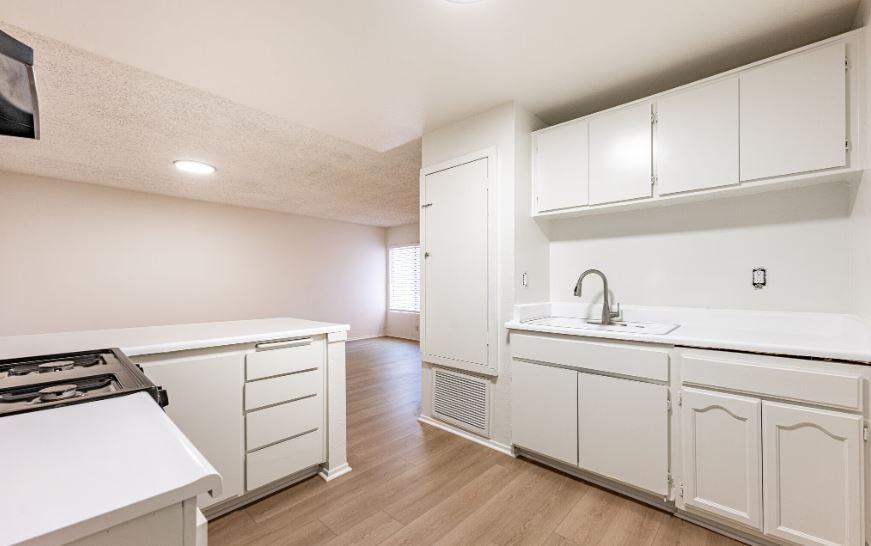 601 North East End Ave - Photo 6 of 11