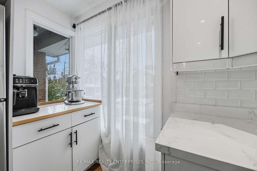 121 Montgomery Avenue - Photo 7 of 26