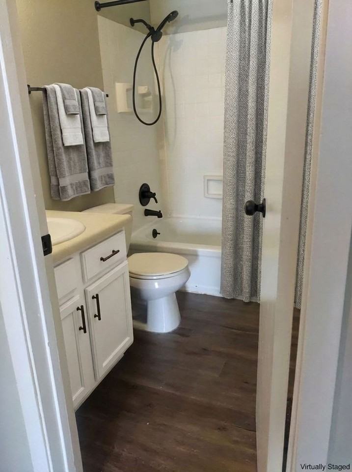 STERLING COURT APARTMENTS - Photo 4 of 28