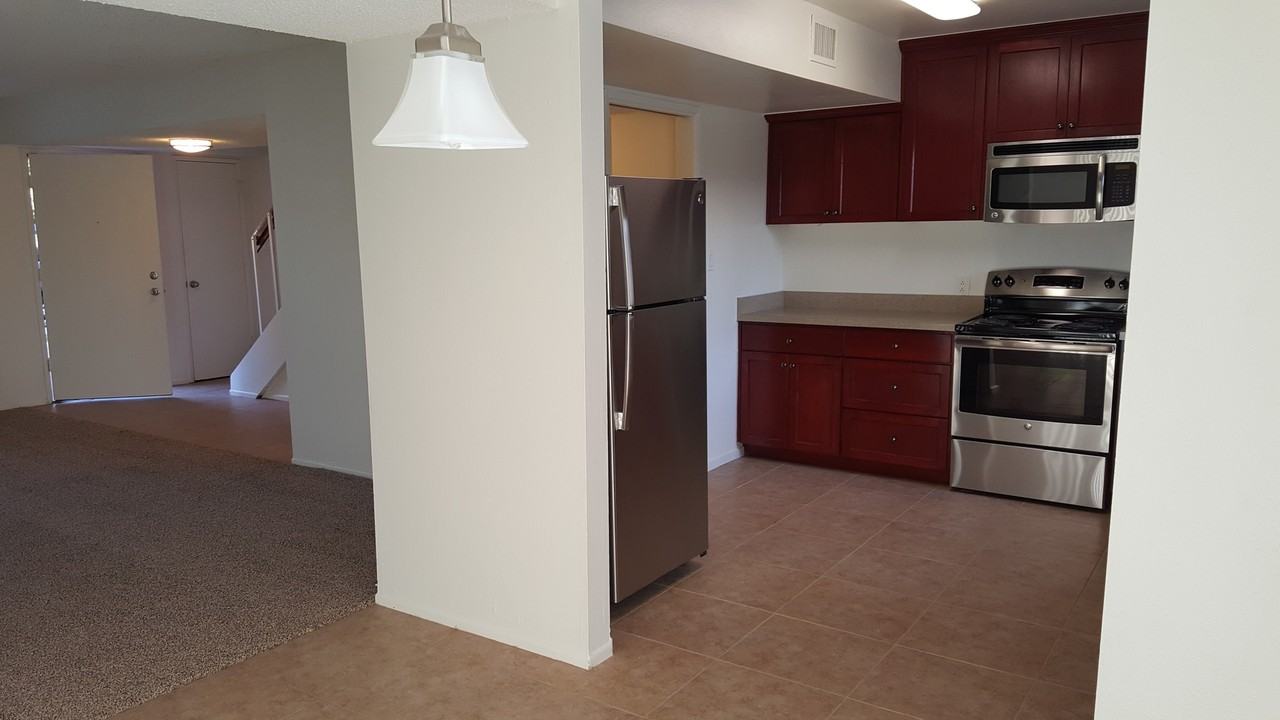 Country Club Vista - Photo 4 of 7