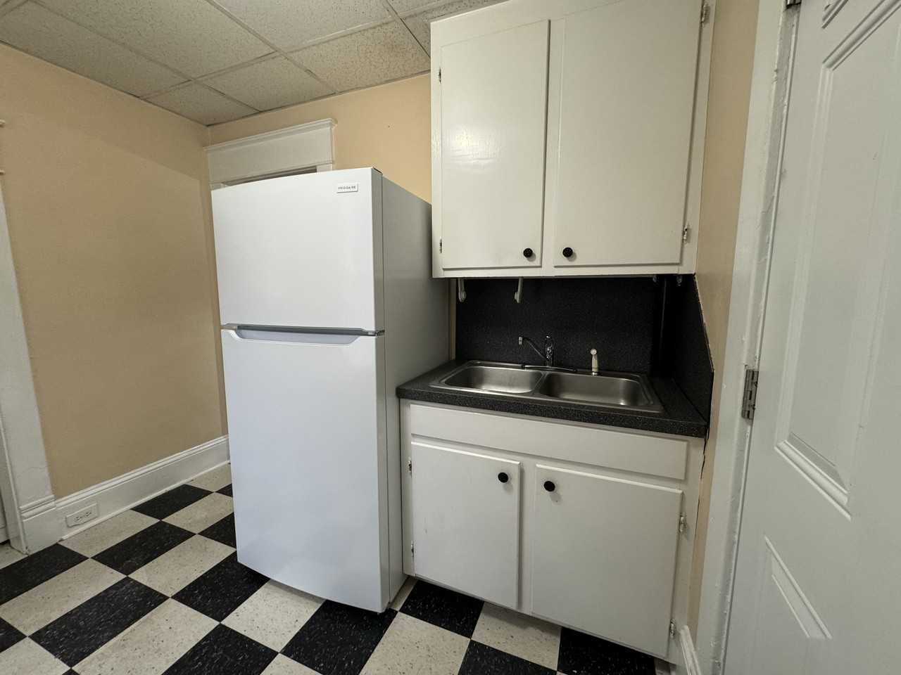 108 Shady Boulevard Apt #2  Winston Salem, NC 27101 - Photo 4 of 21