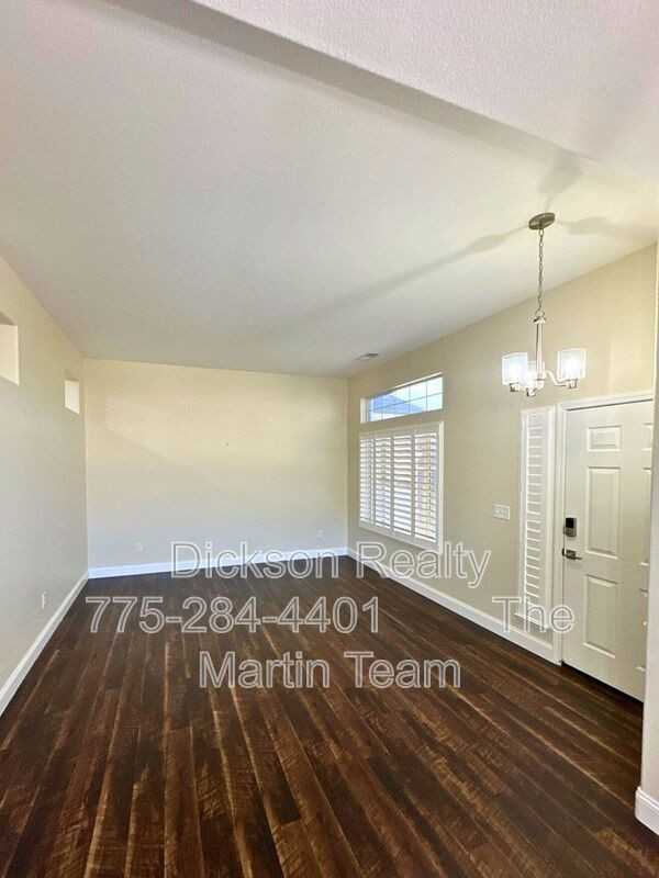 1390 Fox Glen Ct - Photo 3 of 28