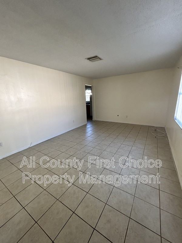 928 Lake Palm Drive - Photo 2 of 10