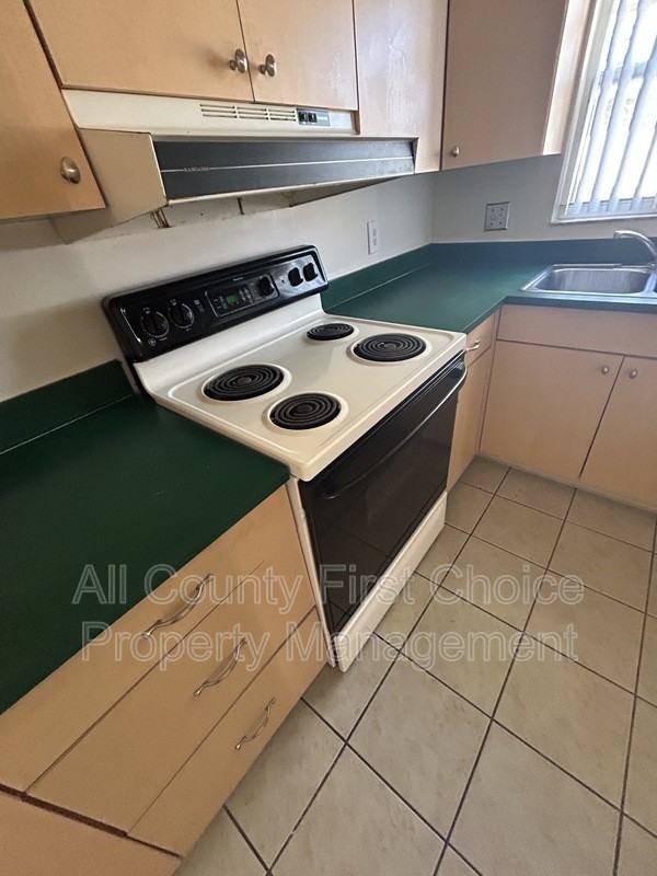 928 Lake Palm Drive - Photo 5 of 10