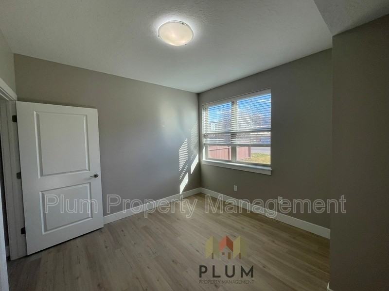 1720 South 14th Street West #101 - Photo 4 of 9