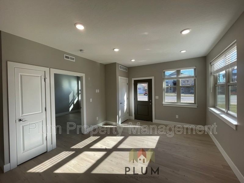 1720 South 14th Street West #101 - Photo 5 of 9