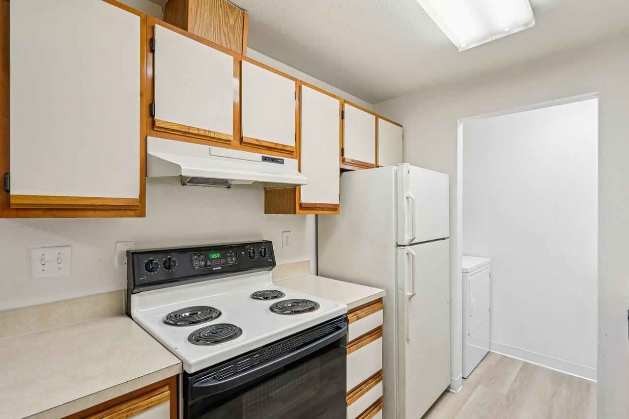 1 MONTH FREE! Glenbrook Apartments 1 and 2 bedroom apartments home with W/D in unit - Photo 3 of 50