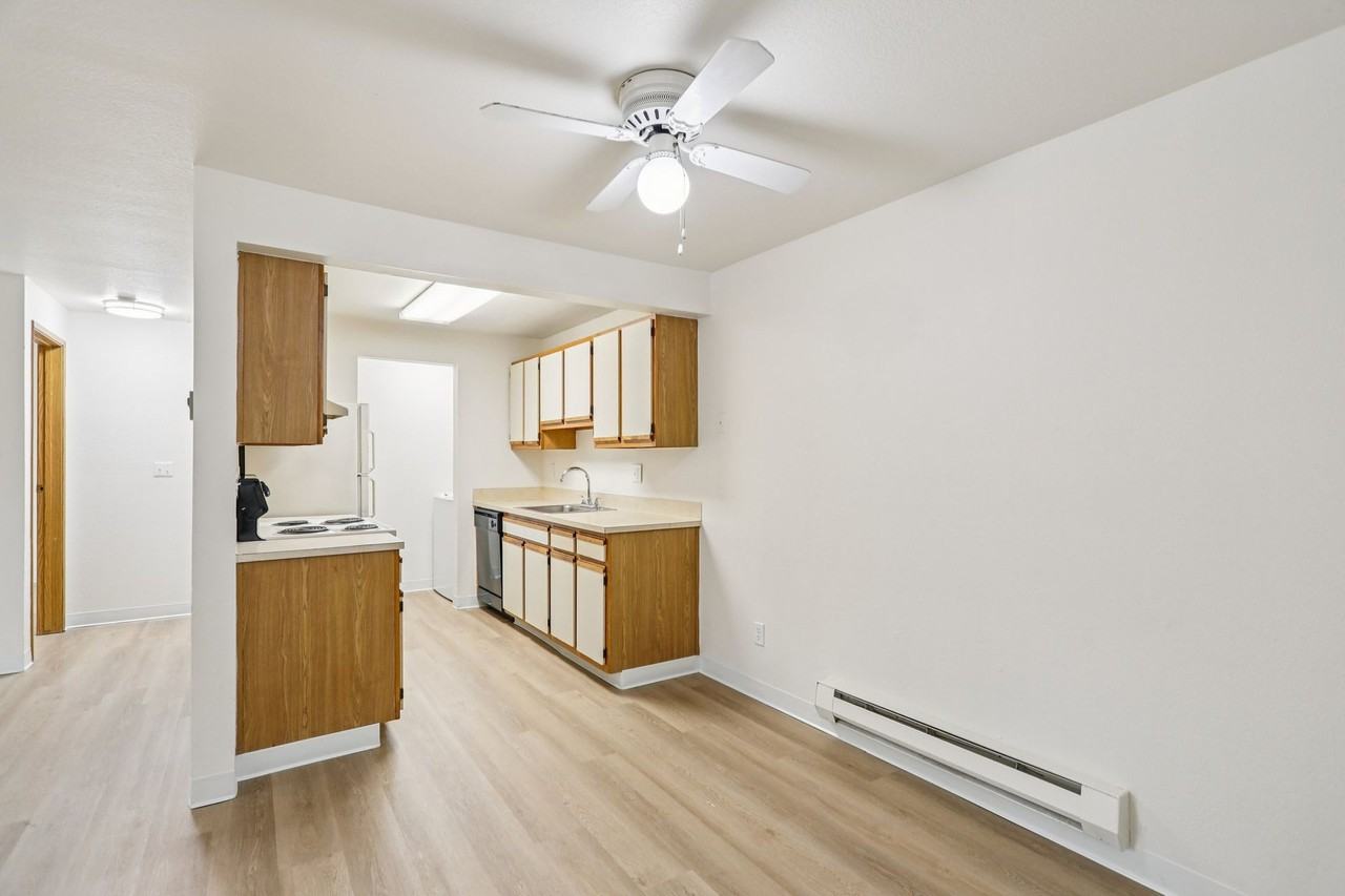 1 MONTH FREE! Glenbrook Apartments 1 and 2 bedroom apartments home with W/D in unit - Photo 6 of 50