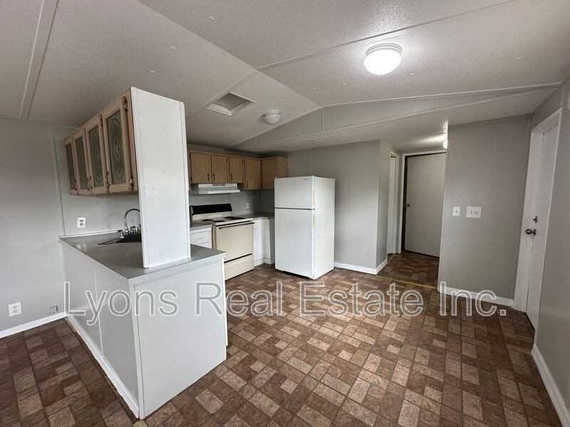 7945 Hart Dr - Photo 3 of 16