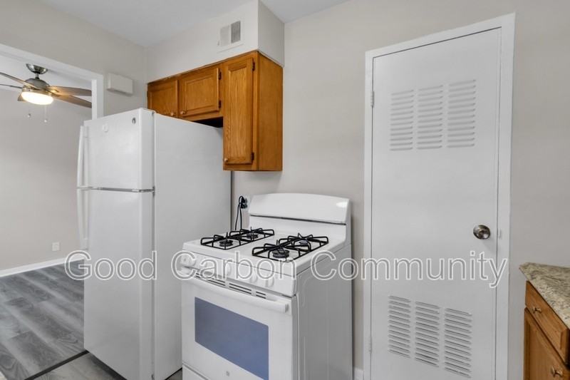 Delsan Court #111 - Photo 4 of 18