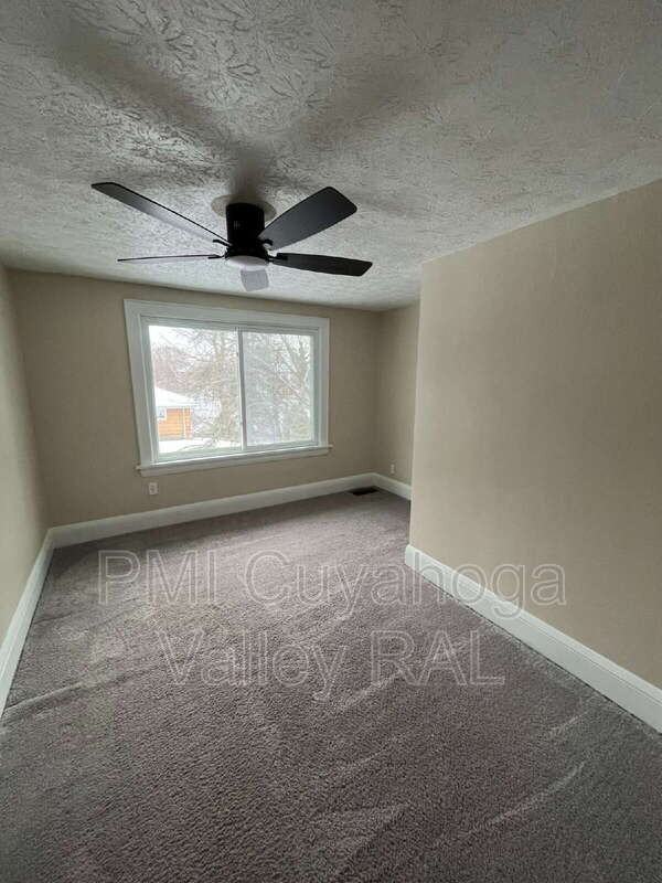 165 Colony Crescent - Photo 7 of 10