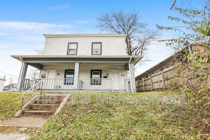 1999 W Broad St - Photo 4 of 28