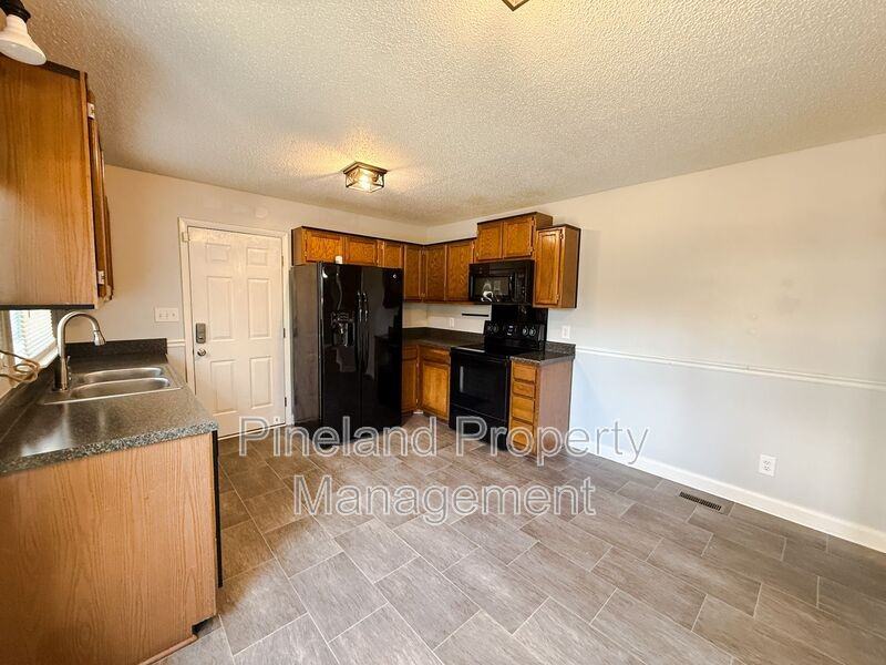 6712 Carnforth Court - Photo 7 of 20