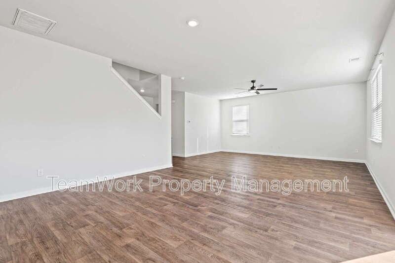 413 Zenith Boulevard - Photo 5 of 31