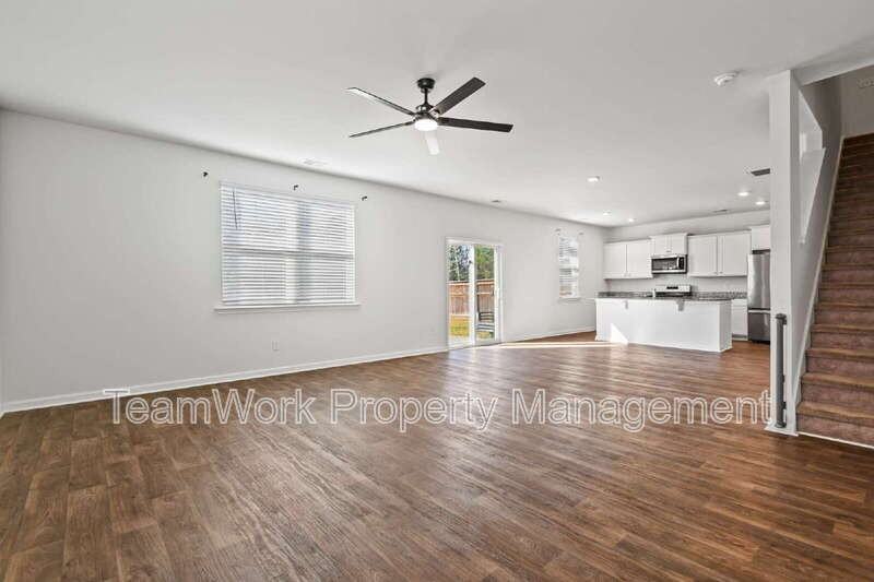 413 Zenith Boulevard - Photo 6 of 31