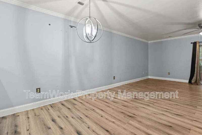 5914 Tampa Street - Photo 5 of 27