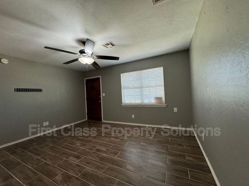 704 Gale - Photo 7 of 24