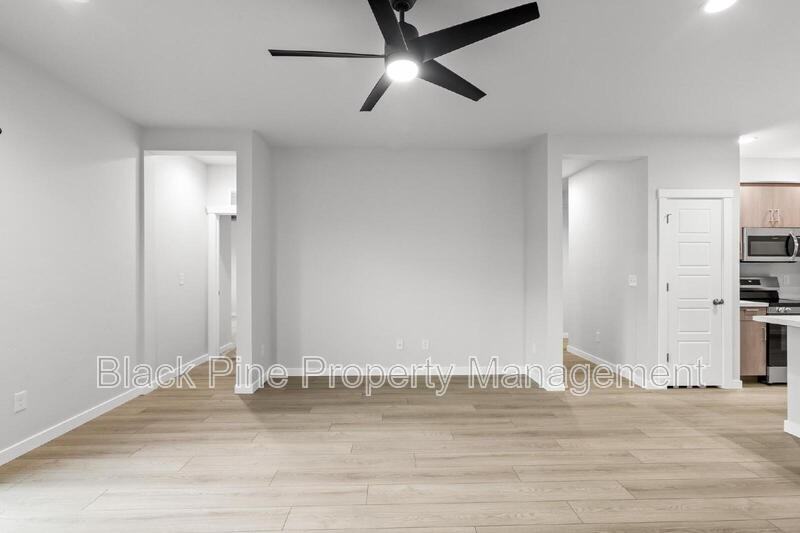 895 North Aleppo Way - Photo 6 of 31