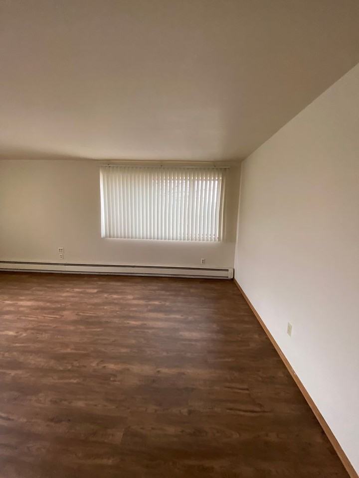 Fleur de Lis - Photo 2 of 6