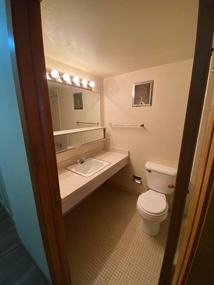 Fleur de Lis - Photo 5 of 6