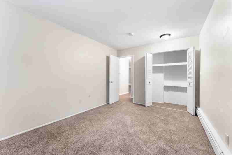 23700 W Warren St - Photo 5 of 8