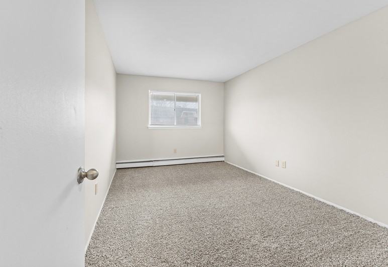 23700 W Warren St - Photo 6 of 8