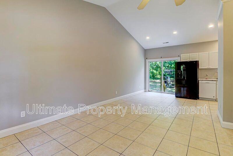 220 Rose Avenue - Photo 3 of 18