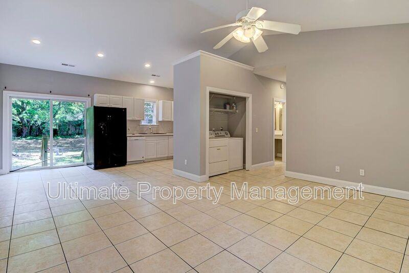 220 Rose Avenue - Photo 4 of 18