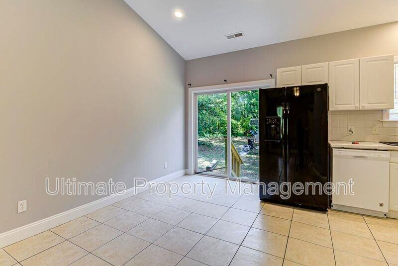 220 Rose Avenue - Photo 5 of 18