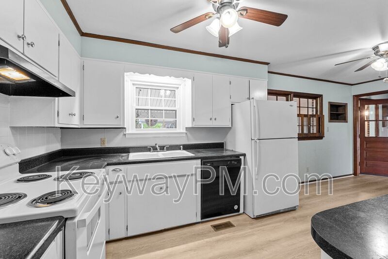 161 Hickory Drive - Photo 7 of 20