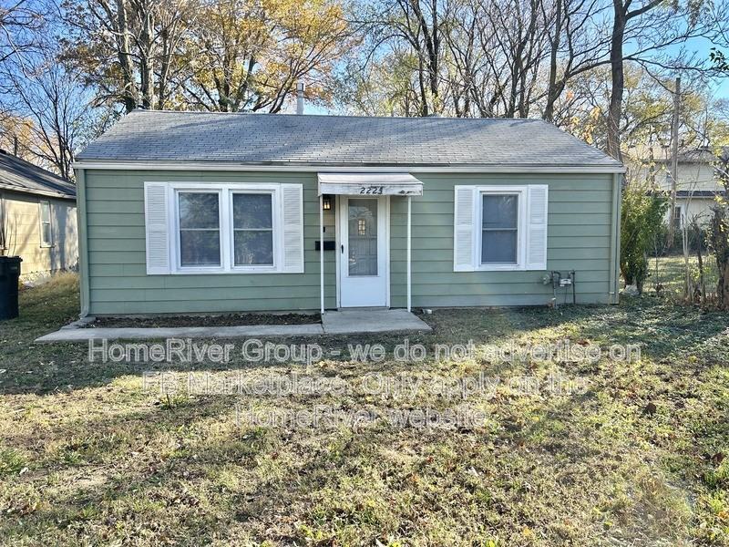 2223 S Hall Rd - Photo 2 of 23