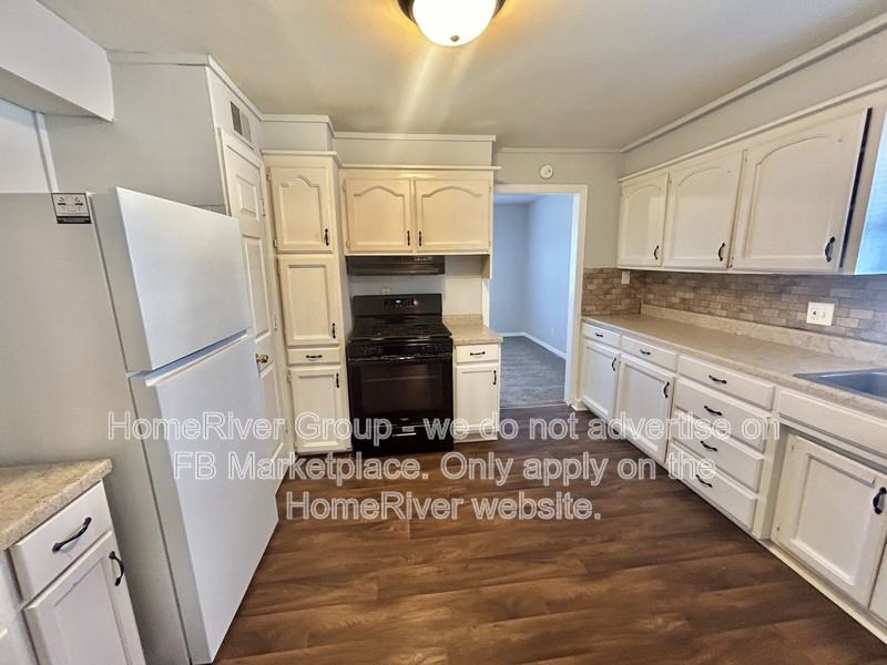 2223 S Hall Rd - Photo 4 of 23